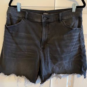 Midi high rise shorts